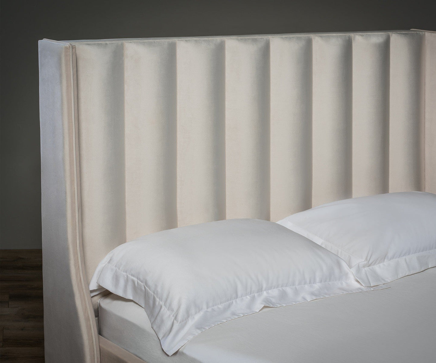 Edward Winged Bed