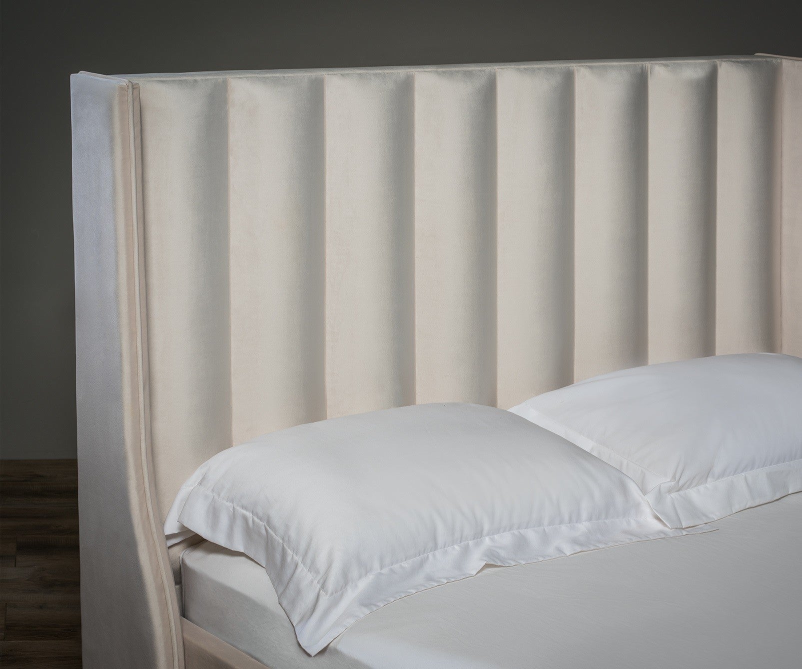 Edward Winged Bed