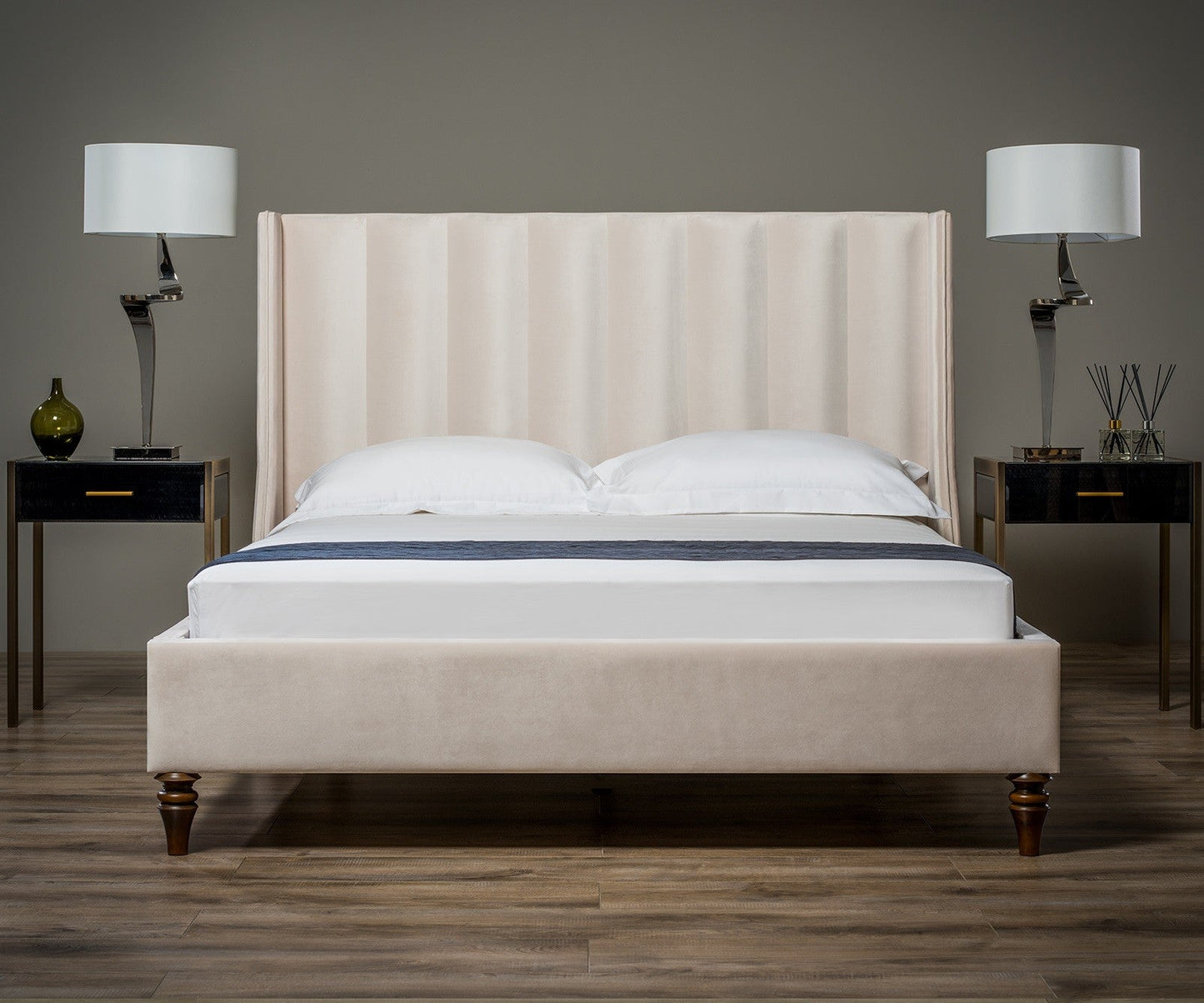 Edward Winged Bed