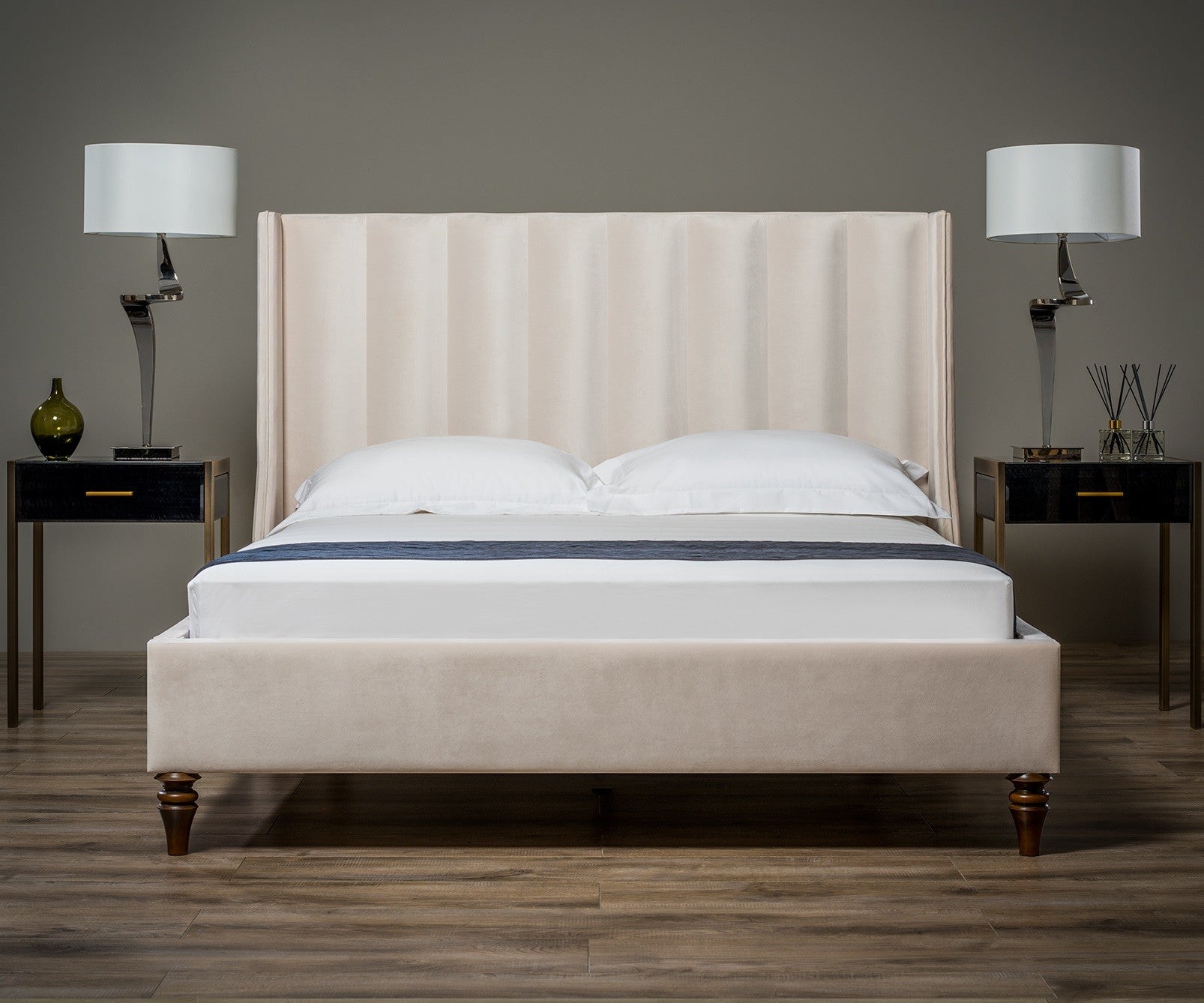 Edward Winged Bed
