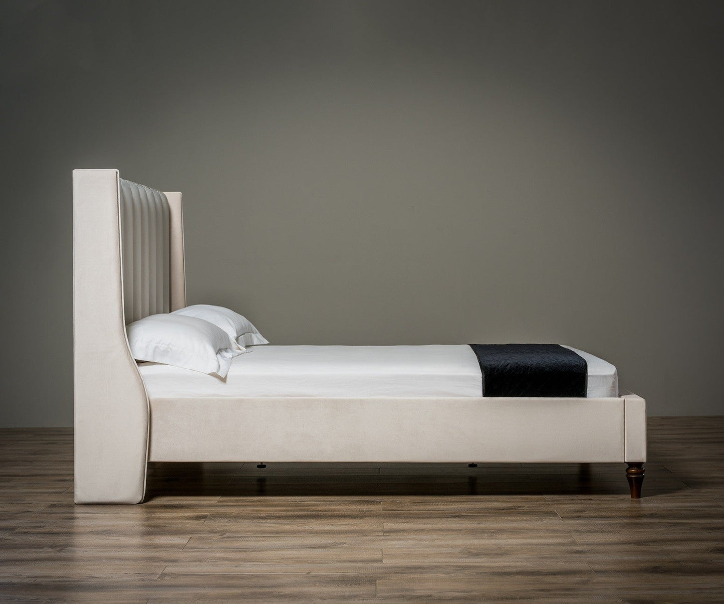 Edward Winged Bed